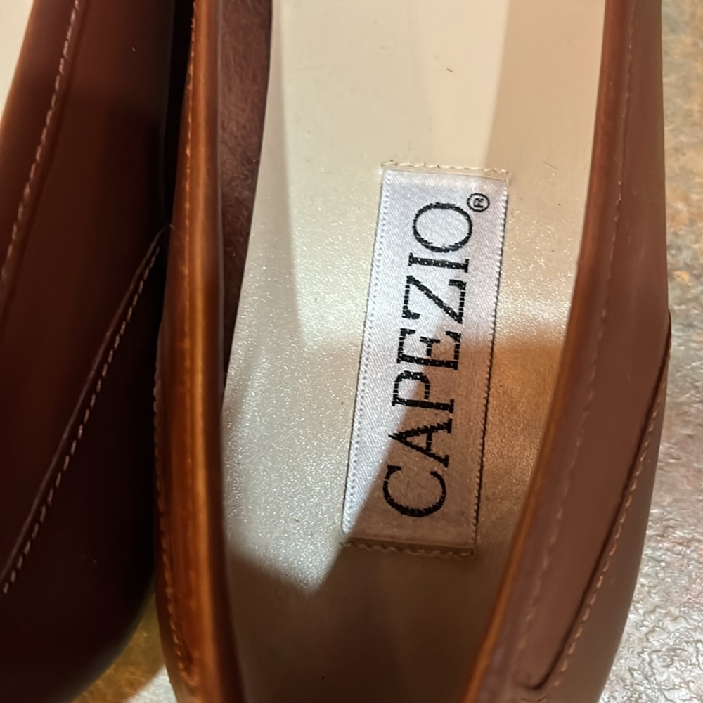 Capezio Shoes Women's Brown Flats Shoe size 9 Narrow in like new condition. - Picture 6 of 7
